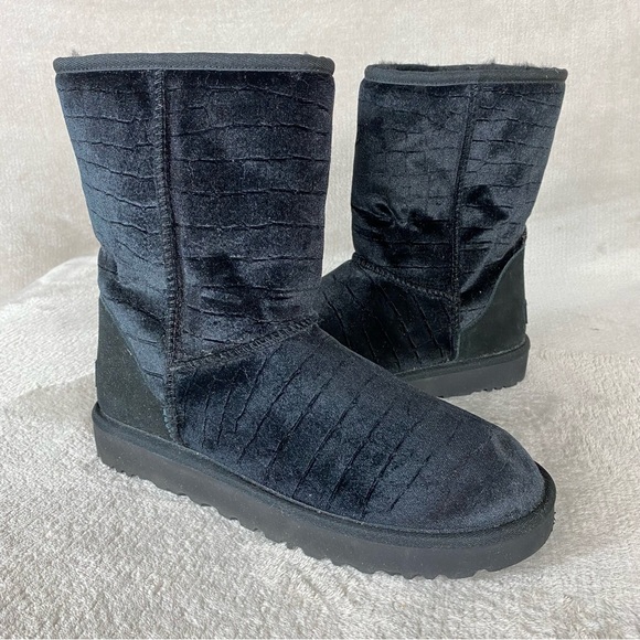 UGG Classic Short Croc Women's Boots Size 10 Black Velvet Sheepskin - Picture 3 of 10